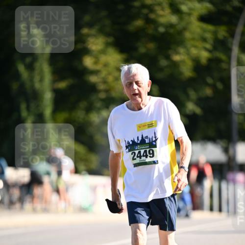 01.09.2024 - BARMER Alsterlauf Dr. Thomas Lammeyer http://msf.ph/oto/6921097 01.09.2024 09:53:44 Laufen 2449 meine-sportfotos.de
