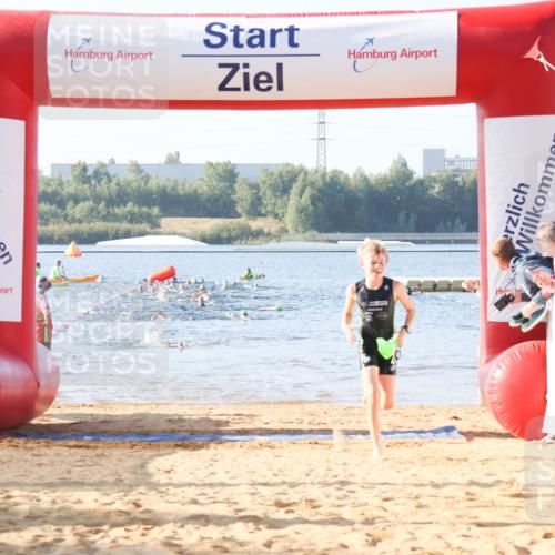 01.09.2024 - 17. Tribühne Triathlon Luisa Fischer http://msf.ph/oto/6921153 01.09.2024 09:02:02 Schwimmen 30 meine-sportfotos.de