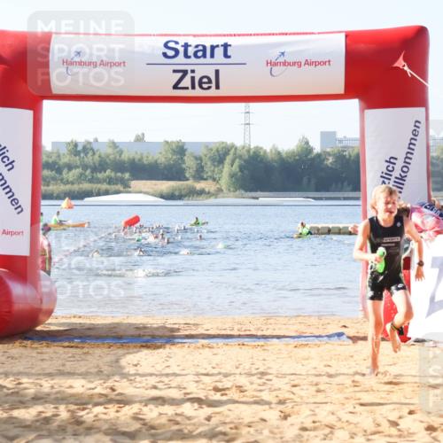 01.09.2024 - 17. Tribühne Triathlon Luisa Fischer http://msf.ph/oto/6921156 01.09.2024 09:02:03 Schwimmen 30 meine-sportfotos.de