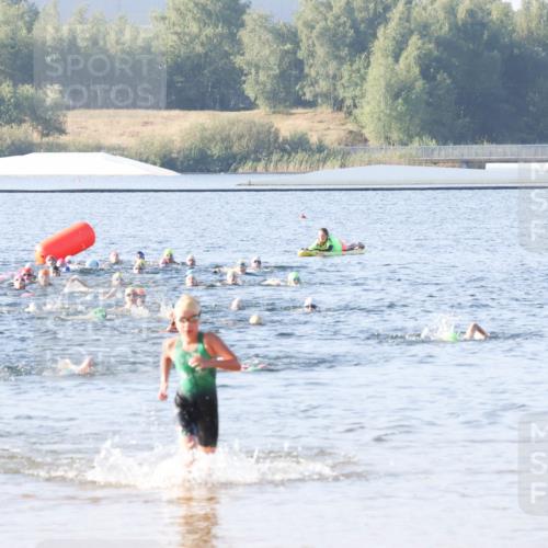 01.09.2024 - 17. Tribühne Triathlon Luisa Fischer http://msf.ph/oto/6921168 01.09.2024 09:02:09 Schwimmen 30, 42 meine-sportfotos.de