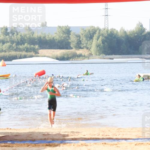 01.09.2024 - 17. Tribühne Triathlon Luisa Fischer http://msf.ph/oto/6921173 01.09.2024 09:02:11 Schwimmen 30, 42 meine-sportfotos.de