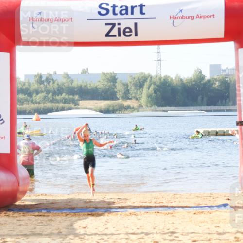 01.09.2024 - 17. Tribühne Triathlon Luisa Fischer http://msf.ph/oto/6921179 01.09.2024 09:02:12 Schwimmen 42 meine-sportfotos.de