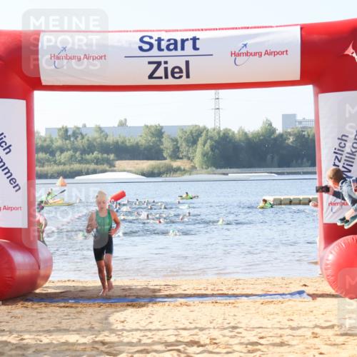 01.09.2024 - 17. Tribühne Triathlon Luisa Fischer http://msf.ph/oto/6921185 01.09.2024 09:02:13 Schwimmen 42 meine-sportfotos.de