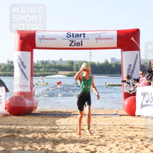 01.09.2024 - 17. Tribühne Triathlon Luisa Fischer http://msf.ph/oto/6921205 01.09.2024 09:02:16 Schwimmen 42 meine-sportfotos.de