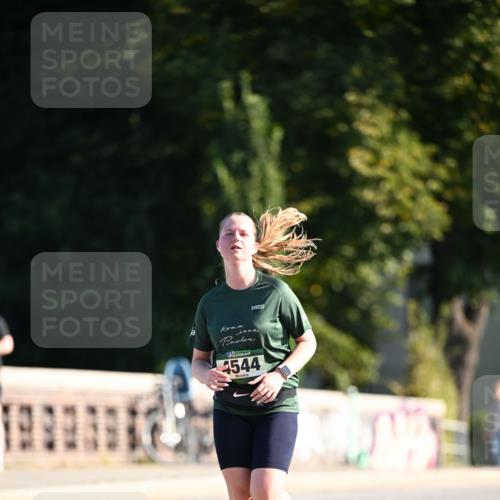 01.09.2024 - BARMER Alsterlauf Dr. Thomas Lammeyer http://msf.ph/oto/6921256 01.09.2024 09:54:04 Laufen 4544 meine-sportfotos.de