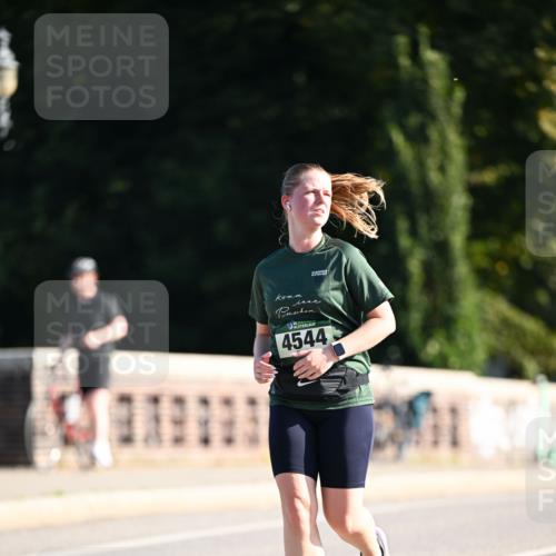 01.09.2024 - BARMER Alsterlauf Dr. Thomas Lammeyer http://msf.ph/oto/6921285 01.09.2024 09:54:04 Laufen 4544 meine-sportfotos.de