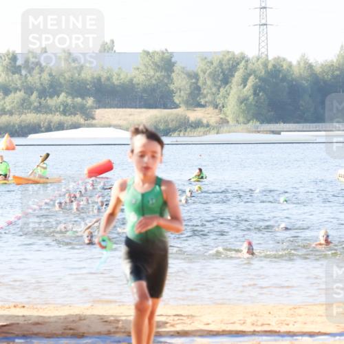 01.09.2024 - 17. Tribühne Triathlon Luisa Fischer http://msf.ph/oto/6921303 01.09.2024 09:02:38 Schwimmen 1, 7, 11, 25, 40, 43 meine-sportfotos.de