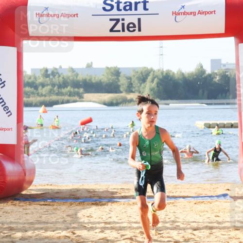 01.09.2024 - 17. Tribühne Triathlon Luisa Fischer http://msf.ph/oto/6921307 01.09.2024 09:02:39 Schwimmen 1, 7, 11, 25, 40, 43 meine-sportfotos.de