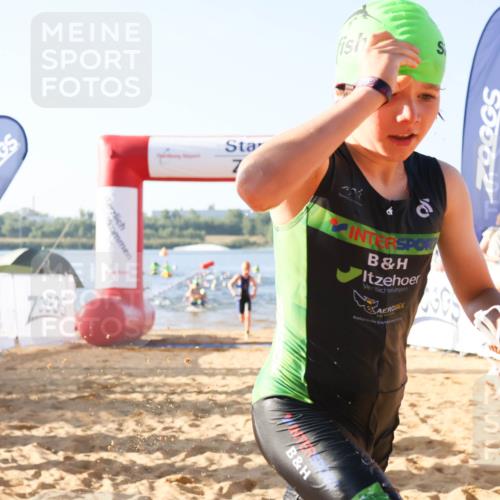 01.09.2024 - 17. Tribühne Triathlon Luisa Fischer http://msf.ph/oto/6921360 01.09.2024 09:02:48 Schwimmen 1, 10, 14, 25, 32, 34, 37, 55 meine-sportfotos.de