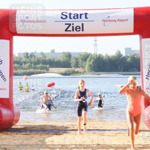 01.09.2024 - 17. Tribühne Triathlon Luisa Fischer http://msf.ph/oto/6921367 01.09.2024 09:02:49 Schwimmen 1, 10, 14, 25, 32, 34, 37, 55 meine-sportfotos.de