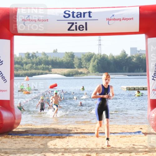 01.09.2024 - 17. Tribühne Triathlon Luisa Fischer http://msf.ph/oto/6921371 01.09.2024 09:02:50 Schwimmen 1, 10, 14, 25, 32, 34, 37, 55 meine-sportfotos.de