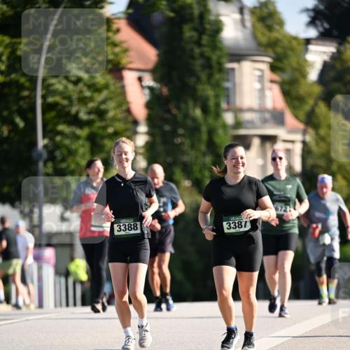 01.09.2024 - BARMER Alsterlauf Dr. Thomas Lammeyer http://msf.ph/oto/6921379 01.09.2024 09:54:10 Laufen 3388, 3387 meine-sportfotos.de