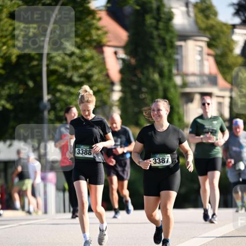01.09.2024 - BARMER Alsterlauf Dr. Thomas Lammeyer http://msf.ph/oto/6921402 01.09.2024 09:54:11 Laufen 3388, 3387 meine-sportfotos.de