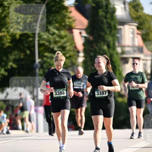 01.09.2024 - BARMER Alsterlauf Dr. Thomas Lammeyer http://msf.ph/oto/6921412 01.09.2024 09:54:11 Laufen 3388, 3387 meine-sportfotos.de