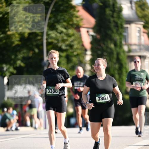 01.09.2024 - BARMER Alsterlauf Dr. Thomas Lammeyer http://msf.ph/oto/6921429 01.09.2024 09:54:12 Laufen 3388, 3387 meine-sportfotos.de