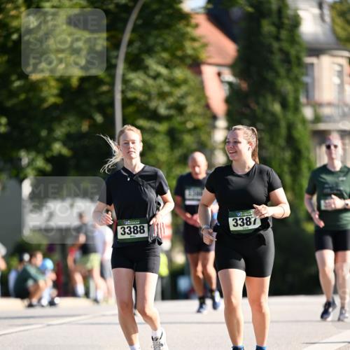 01.09.2024 - BARMER Alsterlauf Dr. Thomas Lammeyer http://msf.ph/oto/6921430 01.09.2024 09:54:12 Laufen 3388, 3387 meine-sportfotos.de