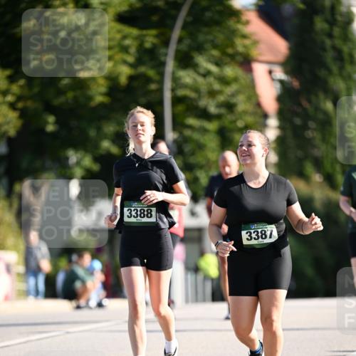 01.09.2024 - BARMER Alsterlauf Dr. Thomas Lammeyer http://msf.ph/oto/6921455 01.09.2024 09:54:13 Laufen 3388, 3387 meine-sportfotos.de