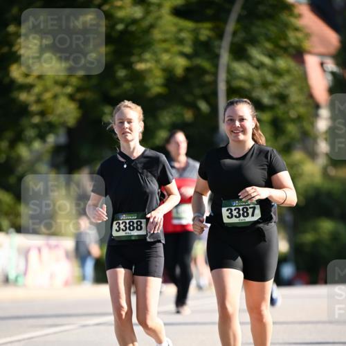 01.09.2024 - BARMER Alsterlauf Dr. Thomas Lammeyer http://msf.ph/oto/6921486 01.09.2024 09:54:14 Laufen 3388, 3387 meine-sportfotos.de