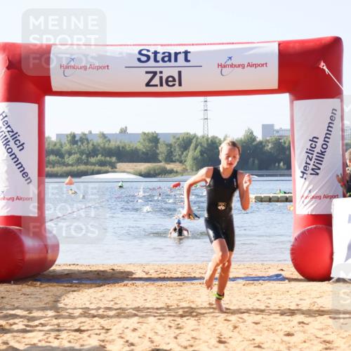 01.09.2024 - 17. Tribühne Triathlon Luisa Fischer http://msf.ph/oto/6921858 01.09.2024 09:28:34 Schwimmen 72, 117 meine-sportfotos.de