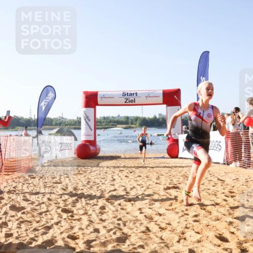 01.09.2024 - 17. Tribühne Triathlon Luisa Fischer http://msf.ph/oto/6922586 01.09.2024 09:31:21 Schwimmen 58, 77, 87, 97, 129 meine-sportfotos.de