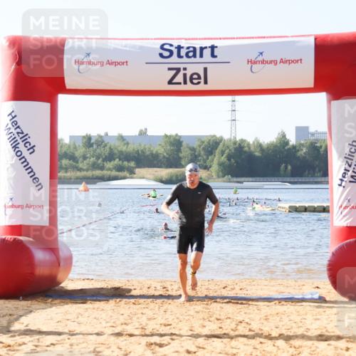 01.09.2024 - 17. Tribühne Triathlon Luisa Fischer http://msf.ph/oto/6923213 01.09.2024 10:04:12 Schwimmen 153, 1075 meine-sportfotos.de