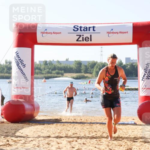 01.09.2024 - 17. Tribühne Triathlon Luisa Fischer http://msf.ph/oto/6923479 01.09.2024 10:05:22 Schwimmen 142, 1065, 1074, 1077 meine-sportfotos.de