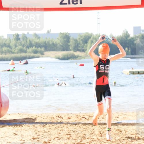 01.09.2024 - 17. Tribühne Triathlon Luisa Fischer http://msf.ph/oto/6925083 01.09.2024 10:26:08 Schwimmen 190, 192, 262, 305 meine-sportfotos.de