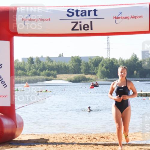 01.09.2024 - 17. Tribühne Triathlon Luisa Fischer http://msf.ph/oto/6925199 01.09.2024 10:27:02 Schwimmen 203, 276 meine-sportfotos.de