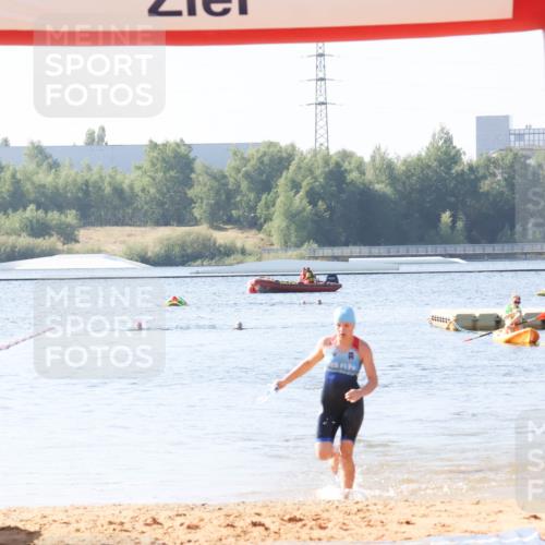 01.09.2024 - 17. Tribühne Triathlon Luisa Fischer http://msf.ph/oto/6925251 01.09.2024 10:28:34 Schwimmen 184 meine-sportfotos.de