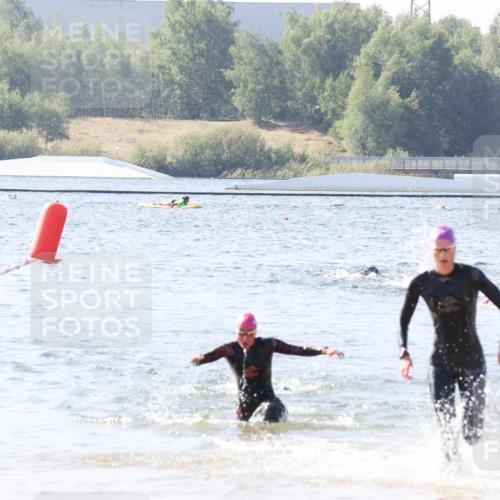 01.09.2024 - 17. Tribühne Triathlon Luisa Fischer http://msf.ph/oto/6925465 01.09.2024 10:49:03 Schwimmen 325, 370 meine-sportfotos.de