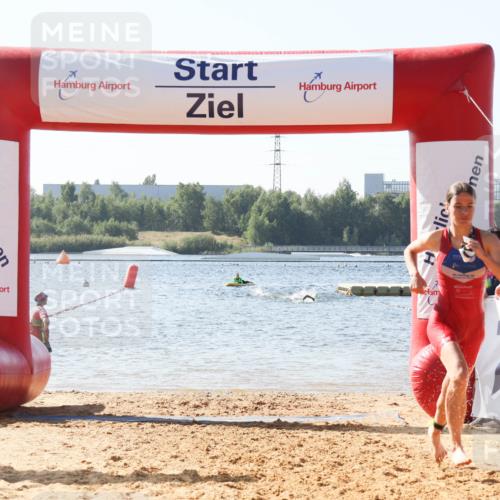 01.09.2024 - 17. Tribühne Triathlon Luisa Fischer http://msf.ph/oto/6925879 01.09.2024 10:51:47 Schwimmen 367 meine-sportfotos.de