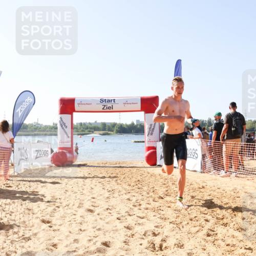01.09.2024 - 17. Tribühne Triathlon Luisa Fischer http://msf.ph/oto/6925963 01.09.2024 10:52:38 Schwimmen 318, 341, 379, 432 meine-sportfotos.de