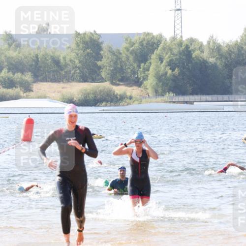 01.09.2024 - 17. Tribühne Triathlon Luisa Fischer http://msf.ph/oto/6925981 01.09.2024 10:53:50 Schwimmen 335, 428 meine-sportfotos.de