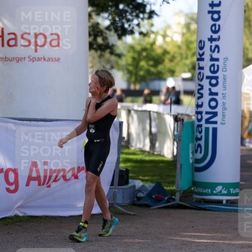 01.09.2024 - 17. Tribühne Triathlon Michael Strokosch http://msf.ph/oto/6930676 01.09.2024 09:45:03 Ziel 117 meine-sportfotos.de