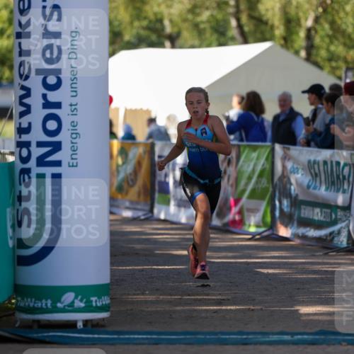 01.09.2024 - 17. Tribühne Triathlon Michael Strokosch http://msf.ph/oto/6930801 01.09.2024 09:47:29 Ziel 132 meine-sportfotos.de