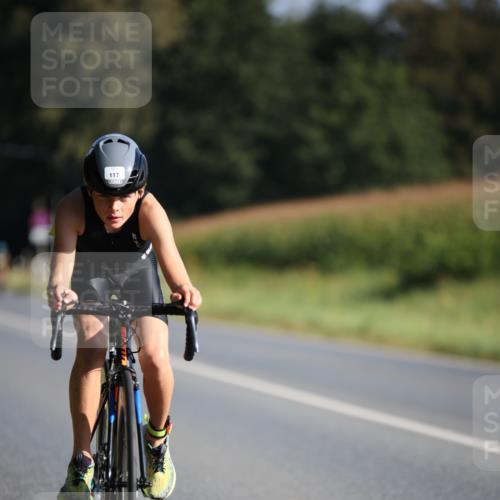 01.09.2024 - 17. Tribühne Triathlon H.Heesch http://msf.ph/oto/6937031 01.09.2024 09:37:01 Radfahren 114, 117 meine-sportfotos.de