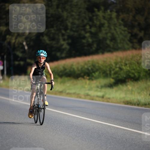 01.09.2024 - 17. Tribühne Triathlon H.Heesch http://msf.ph/oto/6937122 01.09.2024 09:38:21 Radfahren 94, 133 meine-sportfotos.de