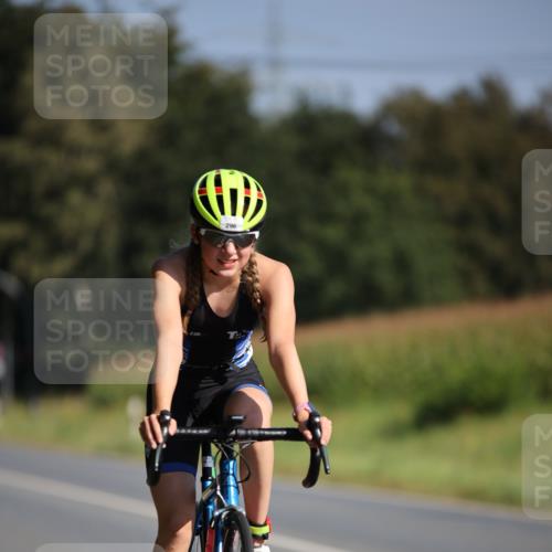 01.09.2024 - 17. Tribühne Triathlon H.Heesch http://msf.ph/oto/6941267 01.09.2024 10:43:29 Radfahren 296 meine-sportfotos.de