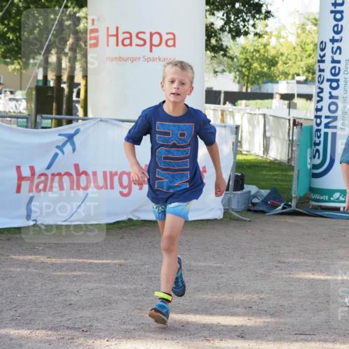 01.09.2024 - 17. Tribühne Triathlon Michael Strokosch http://msf.ph/oto/6941609 01.09.2024 09:16:10 Ziel 31 meine-sportfotos.de