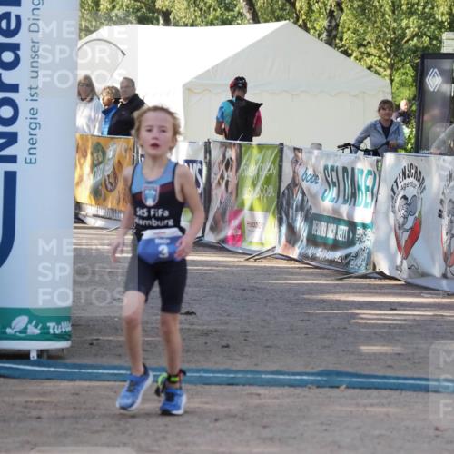 01.09.2024 - 17. Tribühne Triathlon Michael Strokosch http://msf.ph/oto/6941689 01.09.2024 09:17:34 Ziel 3 meine-sportfotos.de