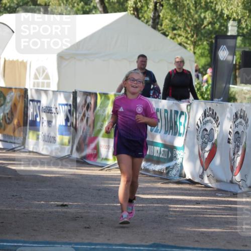 01.09.2024 - 17. Tribühne Triathlon Michael Strokosch http://msf.ph/oto/6941759 01.09.2024 09:21:07 Ziel 49 meine-sportfotos.de