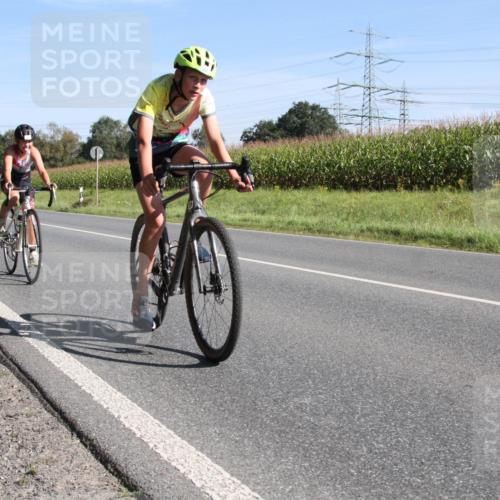 01.09.2024 - 17. Tribühne Triathlon H.Heesch http://msf.ph/oto/6941918 01.09.2024 10:47:07 Radfahren 227, 291 meine-sportfotos.de