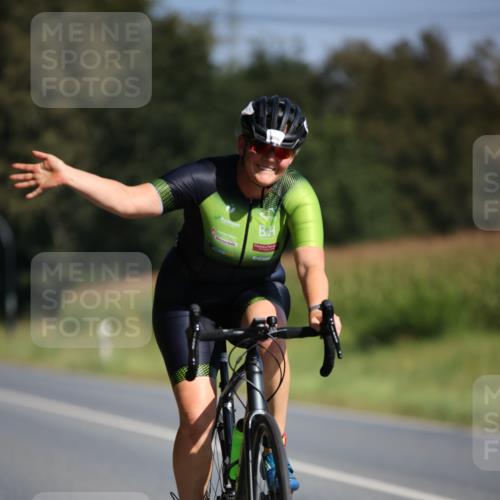01.09.2024 - 17. Tribühne Triathlon H.Heesch http://msf.ph/oto/6942158 01.09.2024 11:18:32 Radfahren 406, 432 meine-sportfotos.de