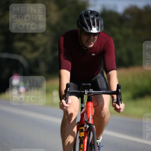 01.09.2024 - 17. Tribühne Triathlon H.Heesch http://msf.ph/oto/6942184 01.09.2024 11:18:42 Radfahren 412 meine-sportfotos.de