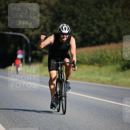 01.09.2024 - 17. Tribühne Triathlon H.Heesch http://msf.ph/oto/6942188 01.09.2024 11:18:58 Radfahren 328, 335, 390 meine-sportfotos.de
