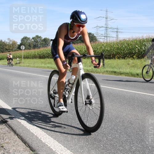01.09.2024 - 17. Tribühne Triathlon H.Heesch http://msf.ph/oto/6942378 01.09.2024 11:08:34 Radfahren 325, 334, 342, 370, 416 meine-sportfotos.de
