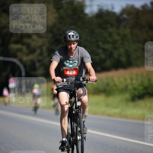 01.09.2024 - 17. Tribühne Triathlon H.Heesch http://msf.ph/oto/6943204 01.09.2024 11:30:35 Radfahren 360, 405, 429, 516, 519 meine-sportfotos.de