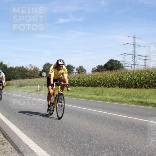 01.09.2024 - 17. Tribühne Triathlon H.Heesch http://msf.ph/oto/6944109 01.09.2024 11:46:43 Radfahren 347, 400, 506, 560 meine-sportfotos.de