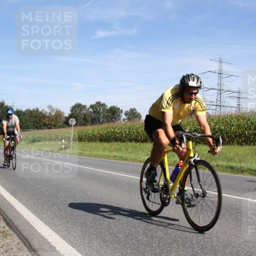 01.09.2024 - 17. Tribühne Triathlon H.Heesch http://msf.ph/oto/6944112 01.09.2024 11:46:44 Radfahren 347, 400, 506, 560 meine-sportfotos.de