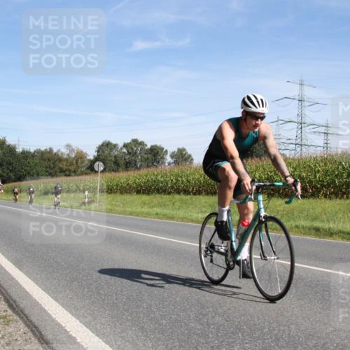 01.09.2024 - 17. Tribühne Triathlon H.Heesch http://msf.ph/oto/6944128 01.09.2024 11:47:12 Radfahren 377, 415, 512, 526, 541 meine-sportfotos.de